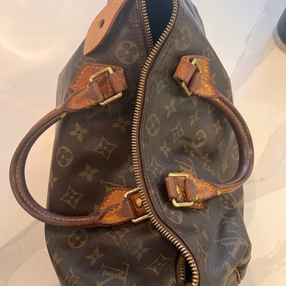 Authentic Louis Vuitton Speedy Bag - Picture 3 of 6